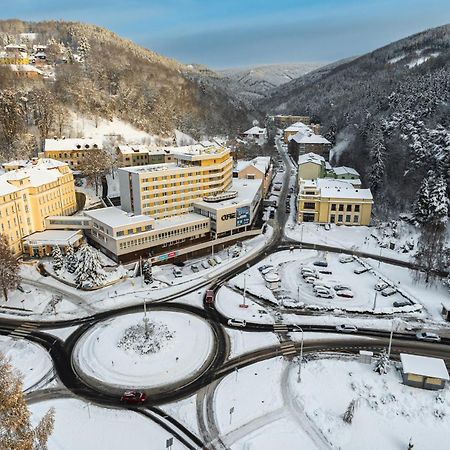 Hotel Luzice 亚希莫夫 外观 照片