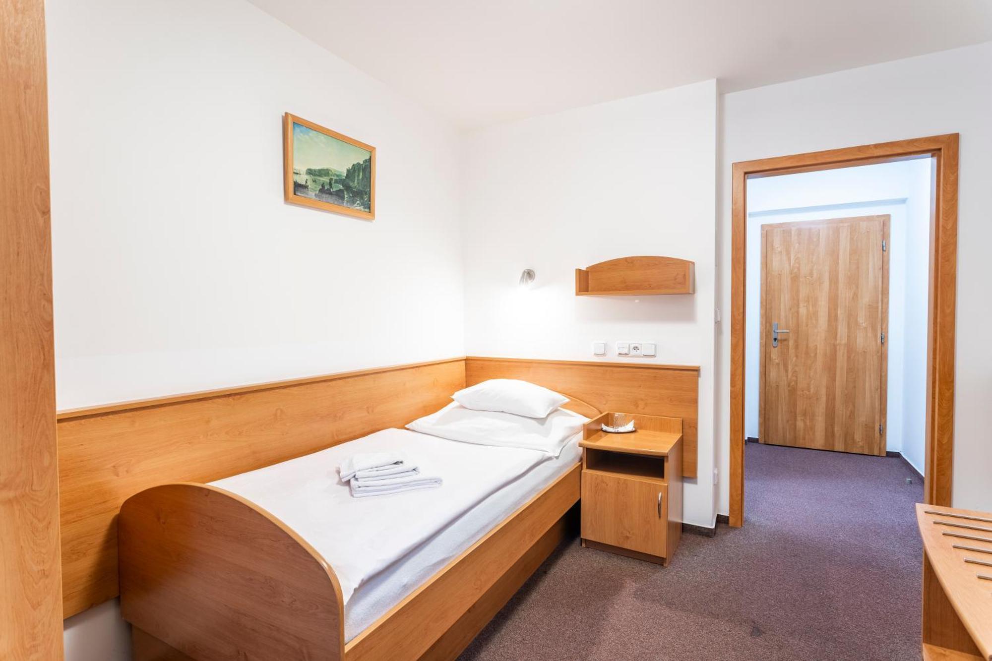 Hotel Luzice 亚希莫夫 外观 照片