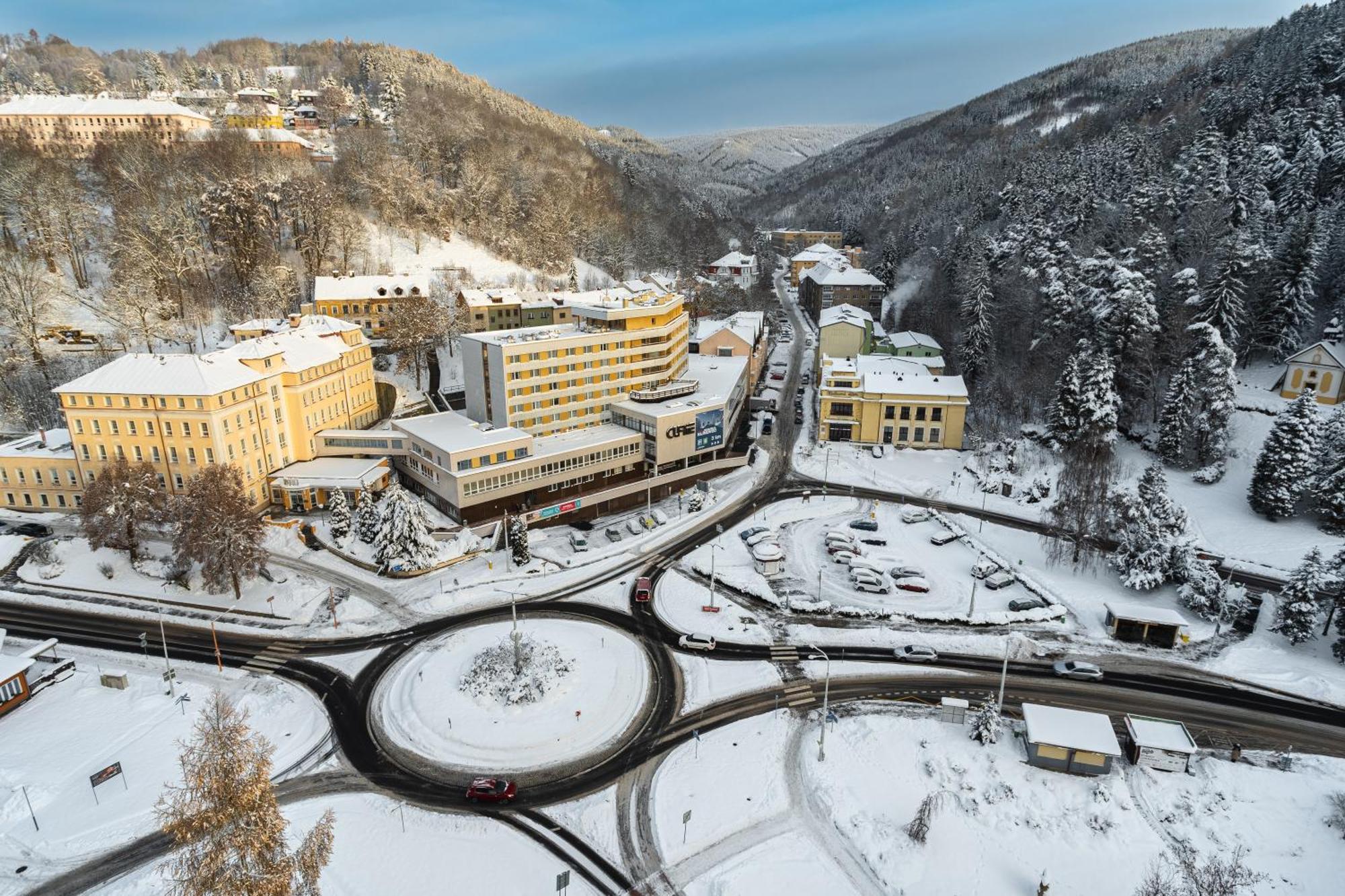 Hotel Luzice 亚希莫夫 外观 照片
