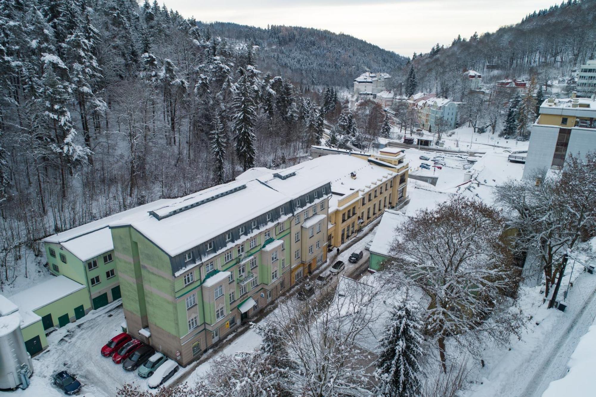 Hotel Luzice 亚希莫夫 外观 照片
