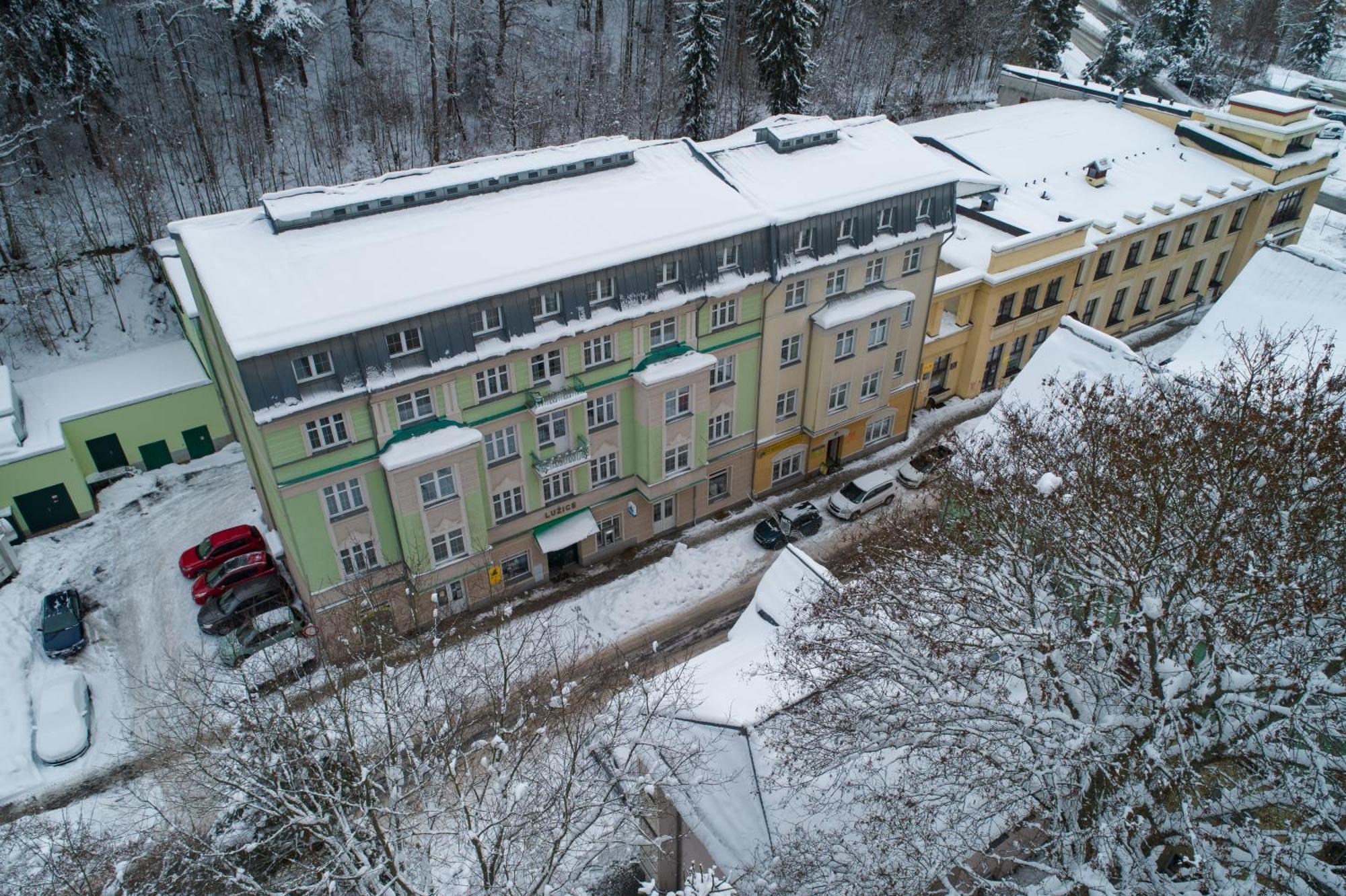 Hotel Luzice 亚希莫夫 外观 照片